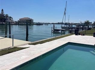 11145 4th St E, Treasure Island, FL 33706