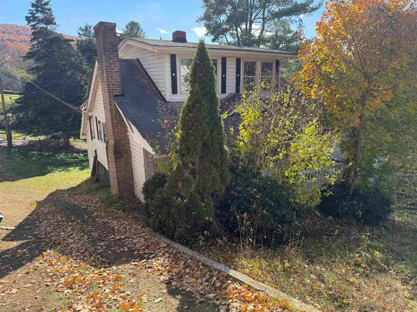 104 3rd St SE, Pulaski, VA 24301