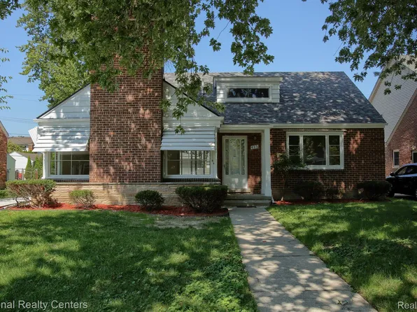 435 Colonial Ct, Grosse Pointe Farms, MI 48236