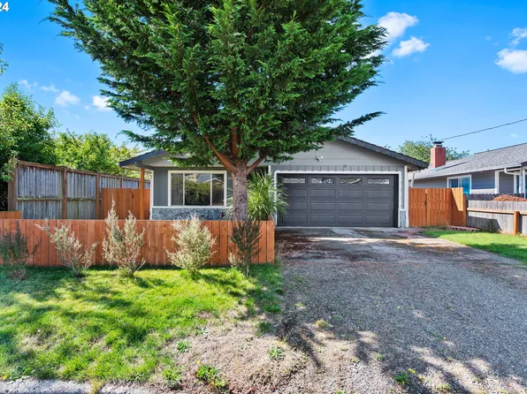 1030 Crocker Ave, Coos Bay, OR 97420