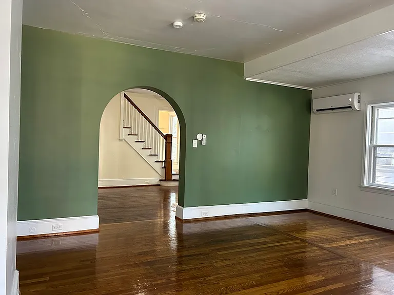 588 E King St — Photo 5