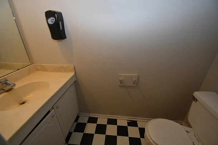 303 E Montcastle Dr — Photo 9
