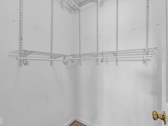 5th image of 33 Cottonwood Ct