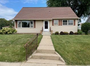 111 6th St, Waunakee, WI 53597