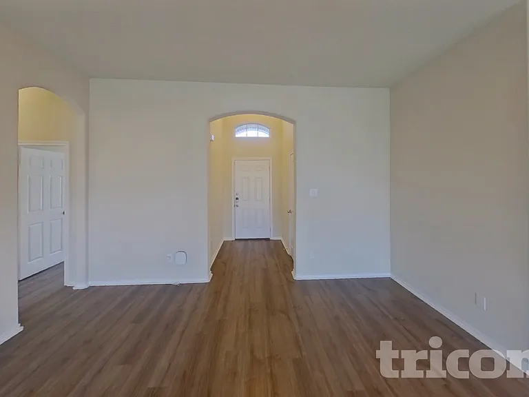 1719 La Caya Dr — Photo 2