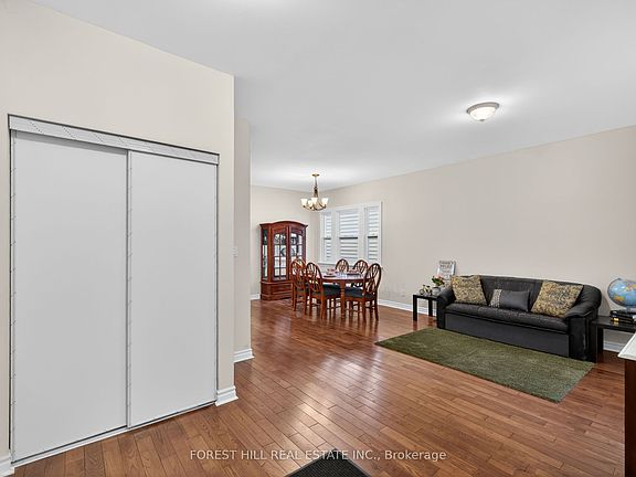 5th image of 351 Woodfield Rd