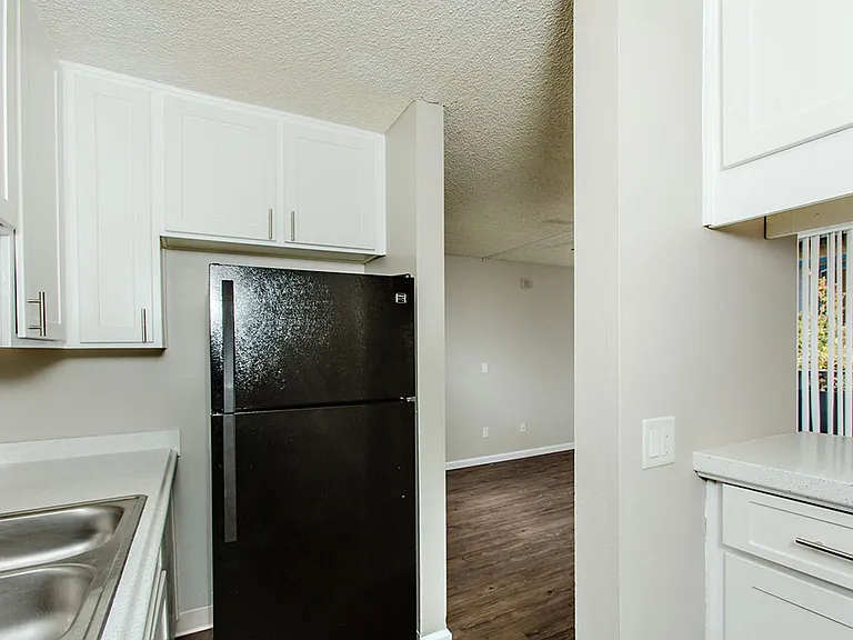 Surfcaster Apartments — Photo 49
