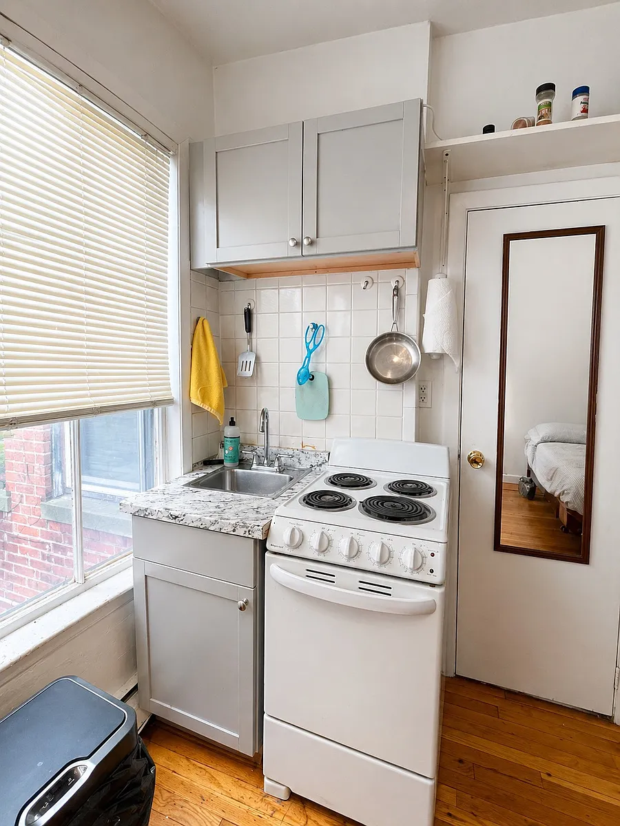 Building Photo - 28 S Huntington Ave #202
