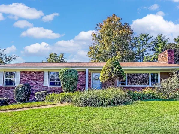 8 Fox Chase Rd, Asheville, NC 28804