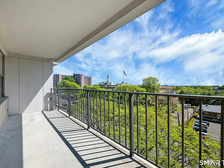 44 Strawberry Hill Ave #7E — Photo 18