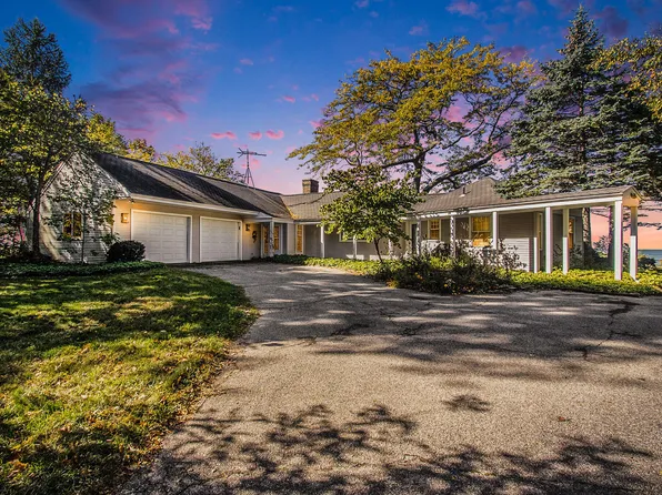 10205 Lakeshore Dr, West Olive, MI 49460