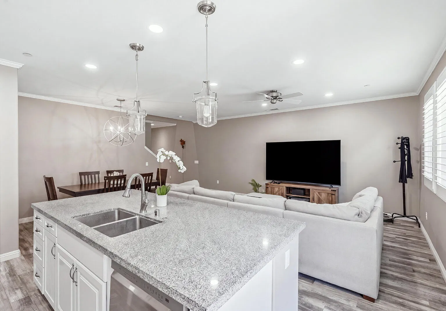 3 bed, 2.5 bath, 1690 sqft, $3,750 — Photo 4