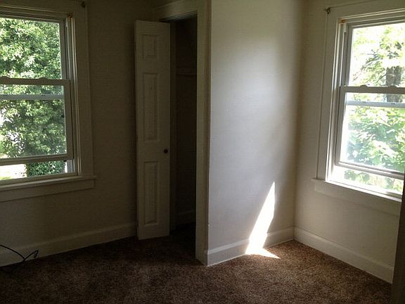 3rd image of 224 Elmwood Dr
