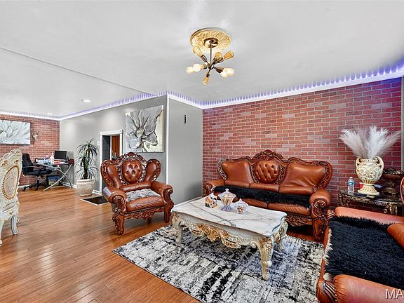 4th image of 207 Marilyn Estates Dr