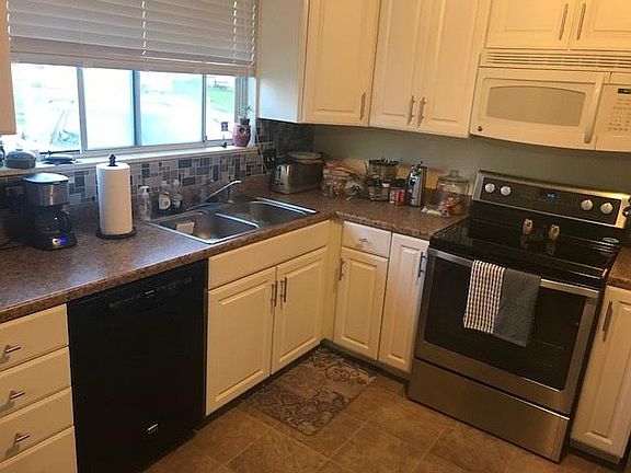 3rd image of 2928 Colonial Dr