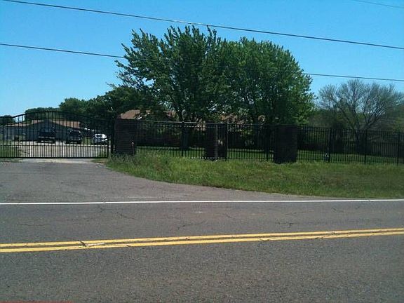 Electronic gate entrance