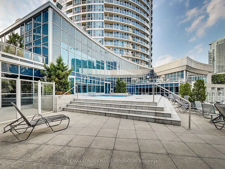 218 Queens Quay W #2611 — Photo 39