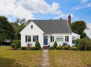 11 Putnam Rd, North Andover, MA 01845