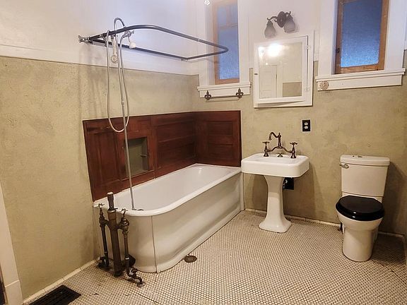 5th image of 1503 Pine St