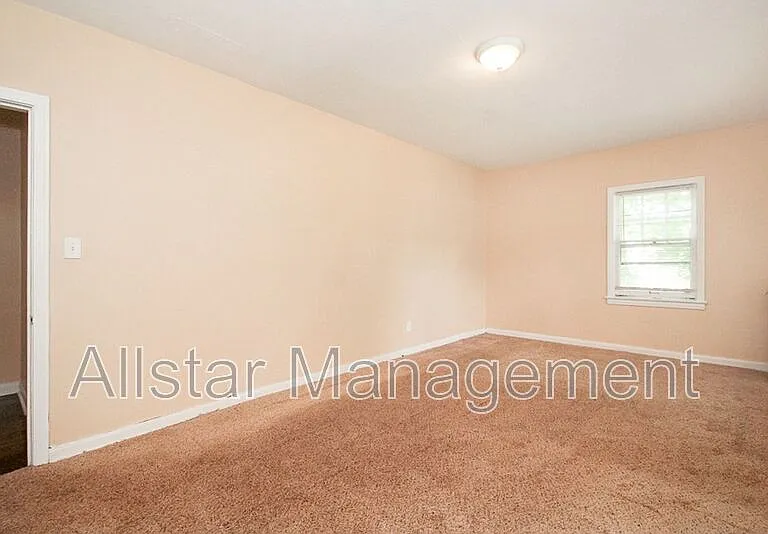 2100 Cottage Grove Dr — Photo 11