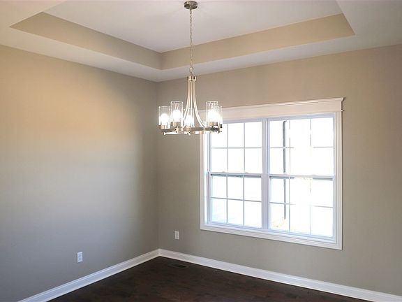 5th image of 314 Claiborne Cir