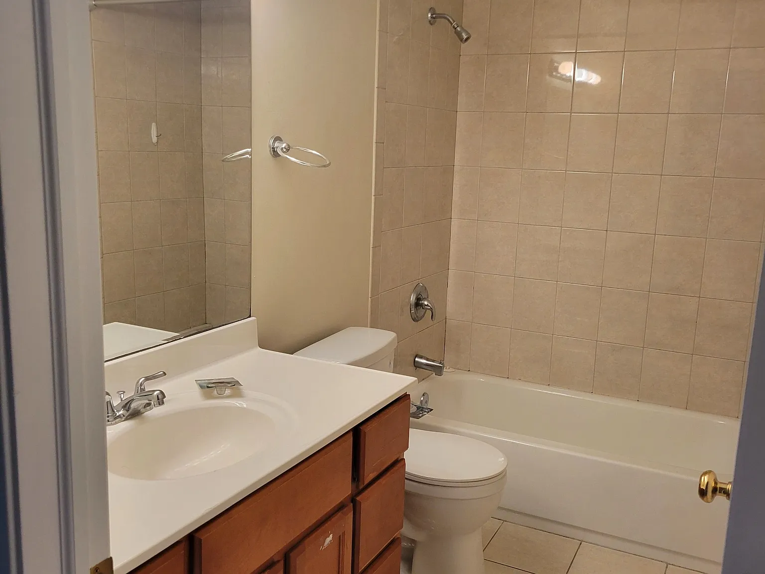 2 bed, 1000 sqft, $1,740 — Photo 3