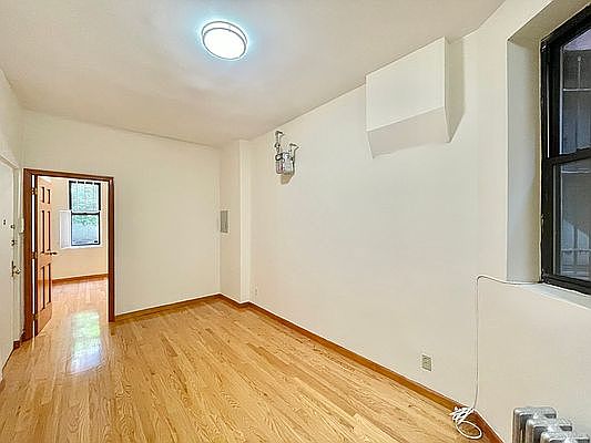 4th image of 95 Pitt St APT A