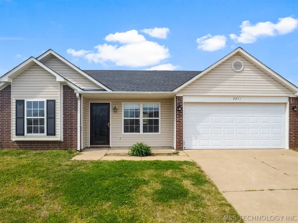 2201 N Chambers Ave, Claremore, OK 74017