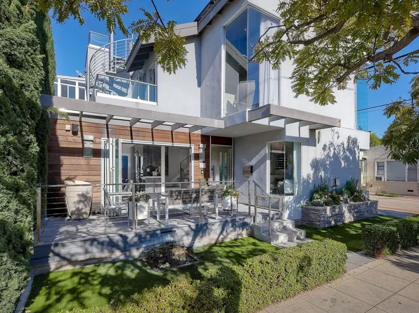 911 9th St, Coronado, CA 92118