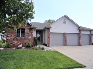 612 Thornbird Dr, Fremont, NE 68025