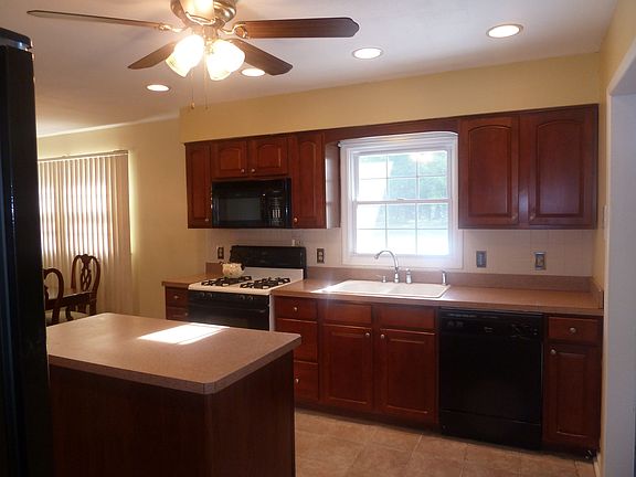 3rd image of 226 Cedar Grove Ln