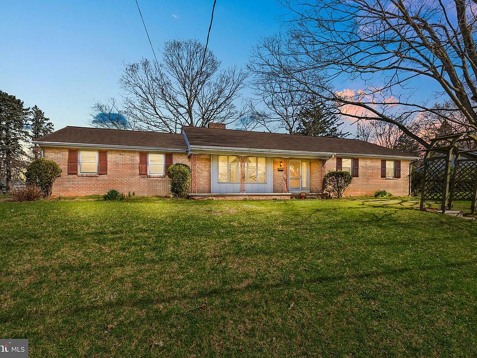 1st image of 2566 Golden Dr