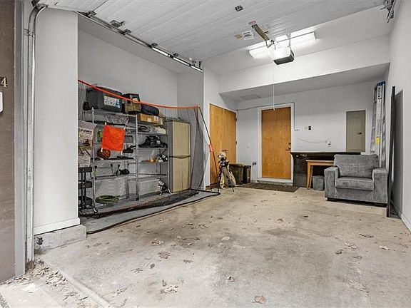 4th image of 4524 Mill St #402