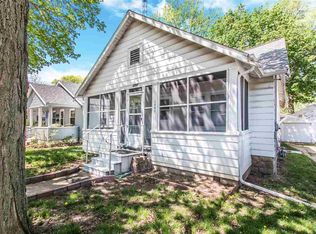 1007 S 8th St, Pekin, IL 61554