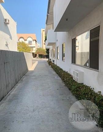 2nd image of 1933 Pelham Ave APT 5