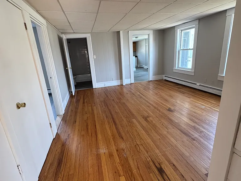 72 Pleasant St — Photo 5