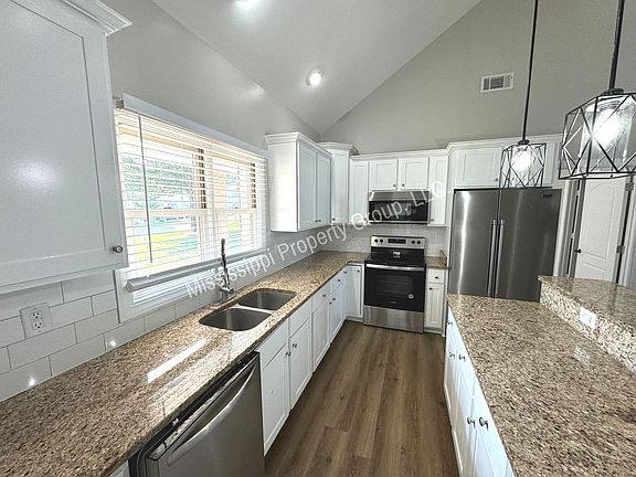 4th image of 107 Grove Hill Dr