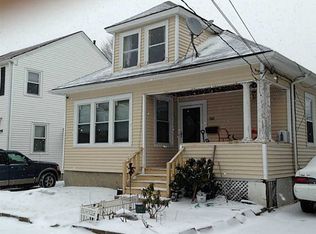 30 Edgemere Ave, Providence, RI 02909