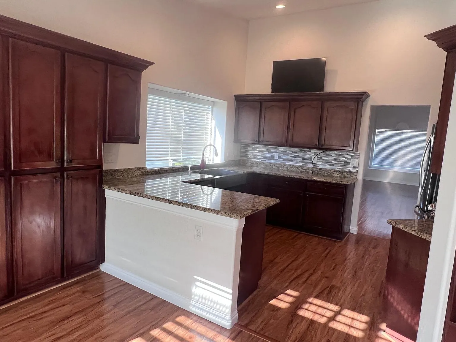 4 bed, 2393 sqft, $2,950 — Photo 3
