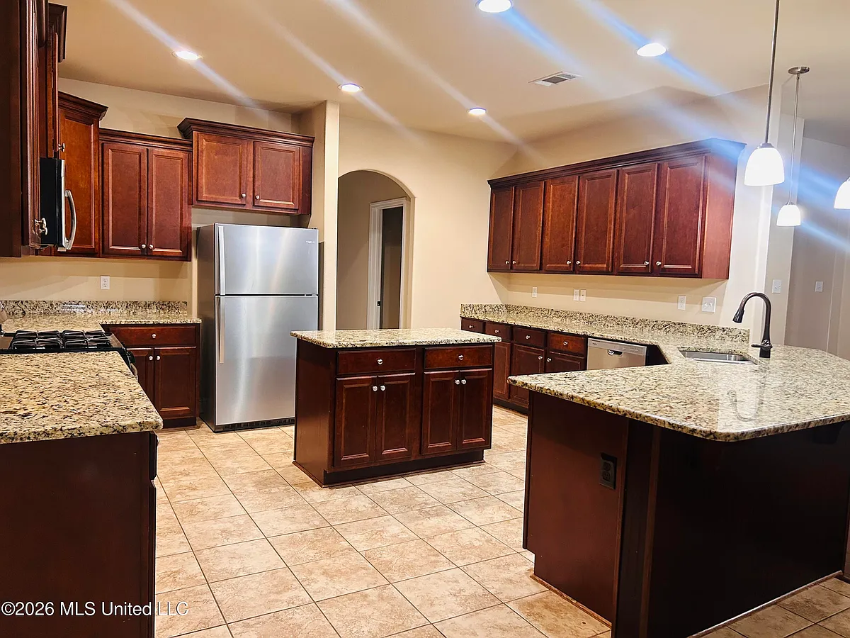 Building Photo - 6038 Red Gate Dr