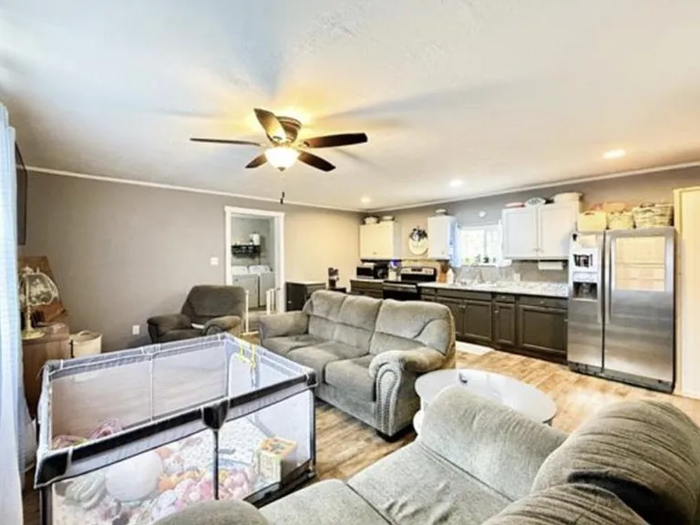 609 W Mona Ave — Photo 9