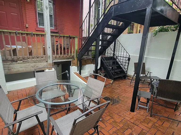 1871 California St NW #1 — Photo 16