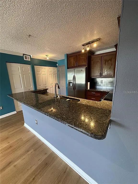 2 bed, 1.0 bath, 887 sqft, $2,100 — Photo 4