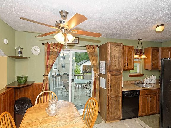 2nd image of 31 Walnut St