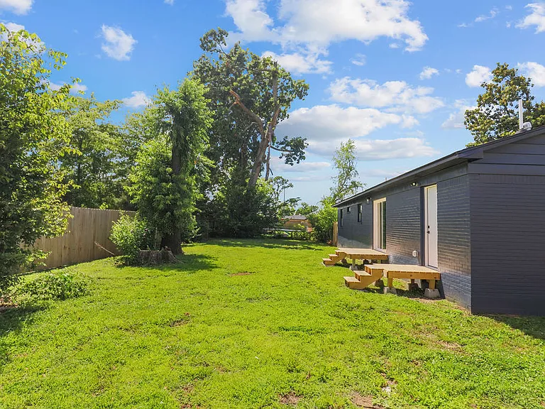 809 Carson Dr — Photo 21