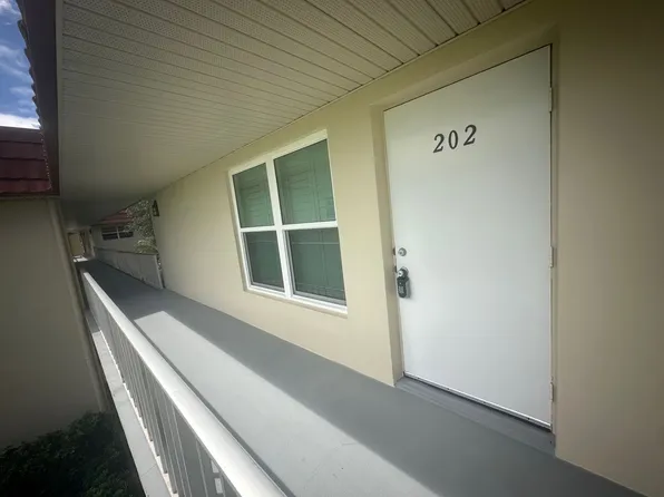 8 Vista Palm Ln APT 202, Vero Beach, FL 32962