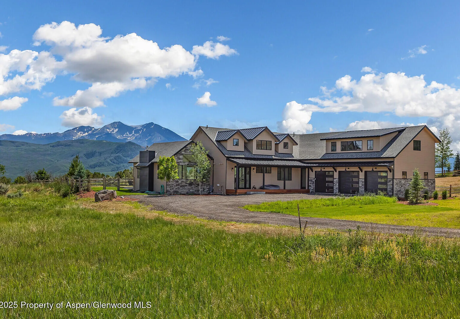 6 bed, 5.5 bath, 6025 sqft, $15,000 — Photo 2