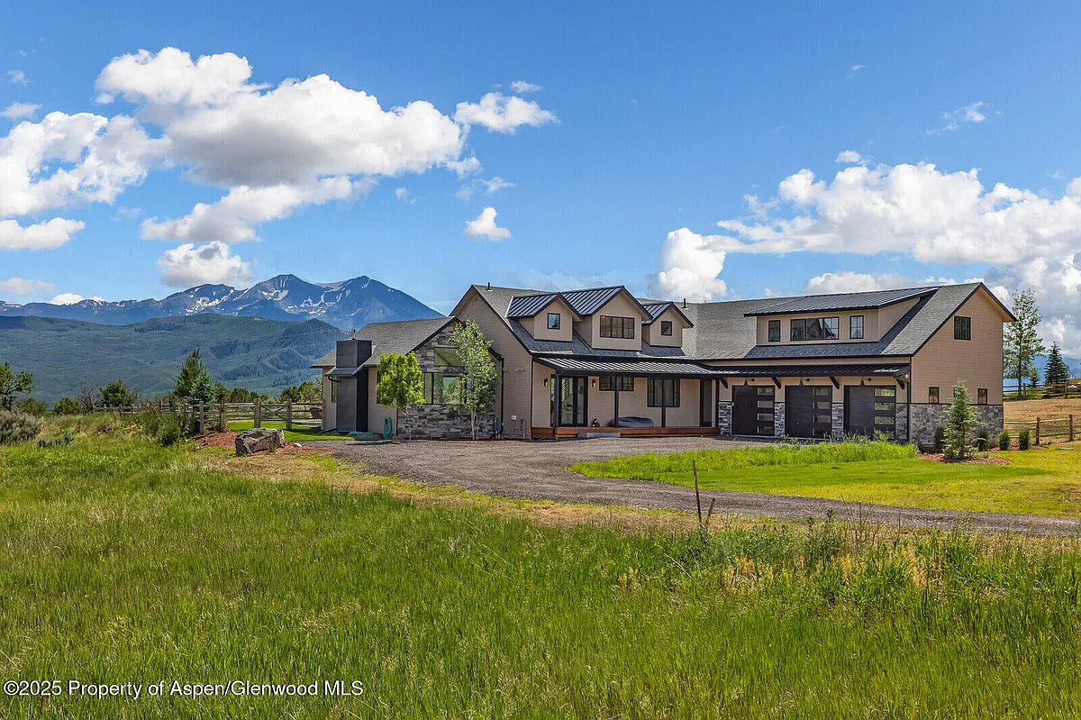 Building Photo - 577 Fox Run Dr