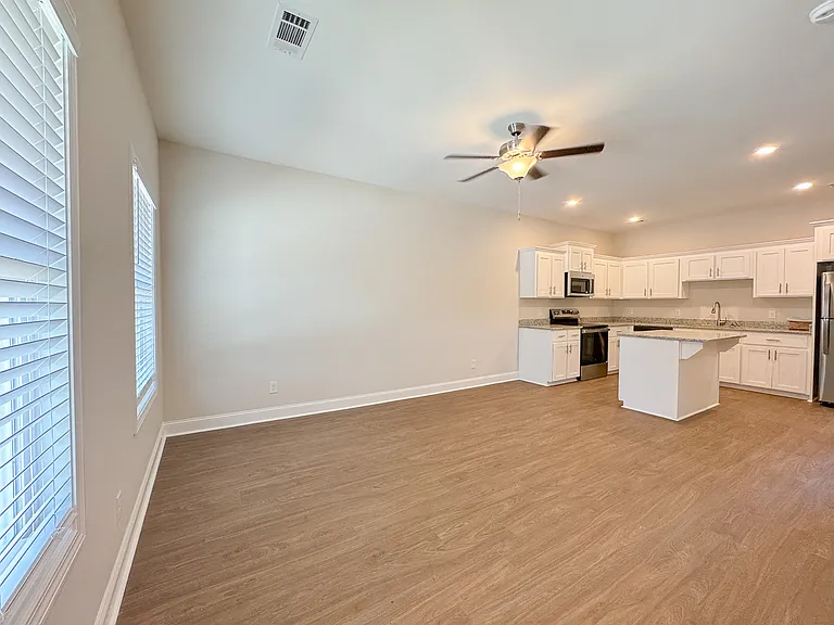102 Skye Dr #4 — Photo 4