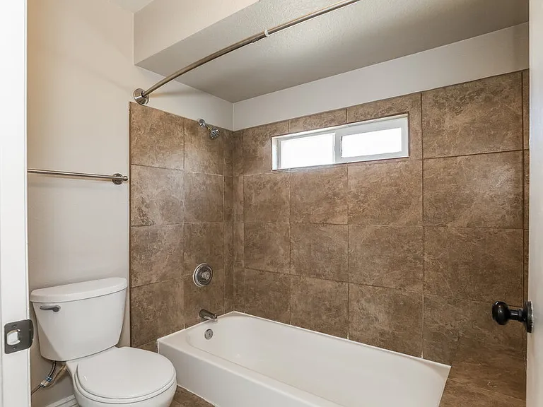 5215 W Diana Ave — Photo 12